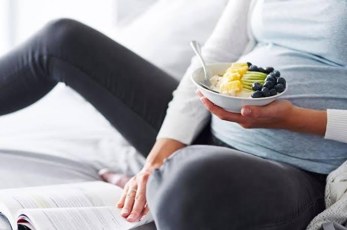 Healthy diet during pregnancy to help manage gestational diabetes and support maternal and baby health.